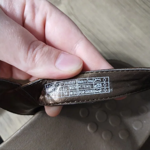 Vionic Cathy Bronze 3 Strap Leather Arch Support Comfort Boho Sandal 38W/US 7W - Picture 8 of 9